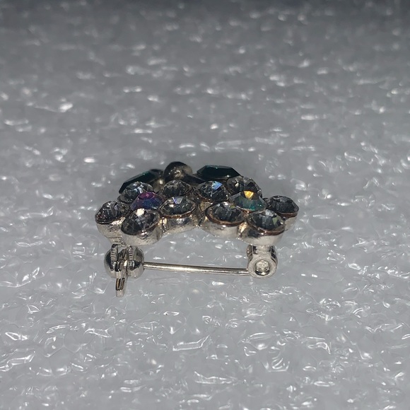 Beautiful & Dainty Rhinestone Floral Brooch Pin - Picture 3 of 16